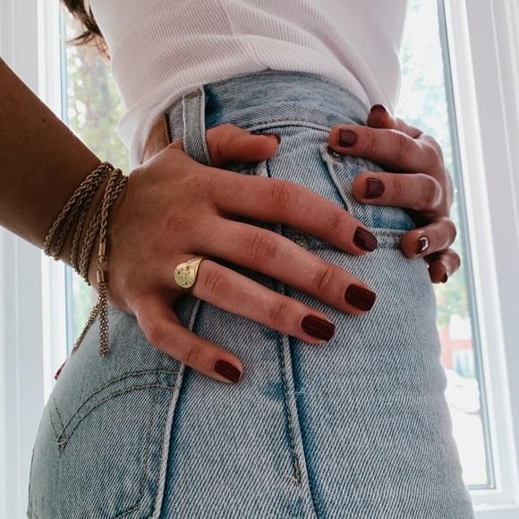 Meet your Posher, Pia - Picture 1 of 1